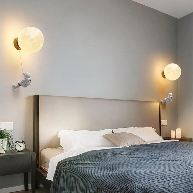 Lampe de chevet Murale Enfant LED Lune avec Astronaute - Opale